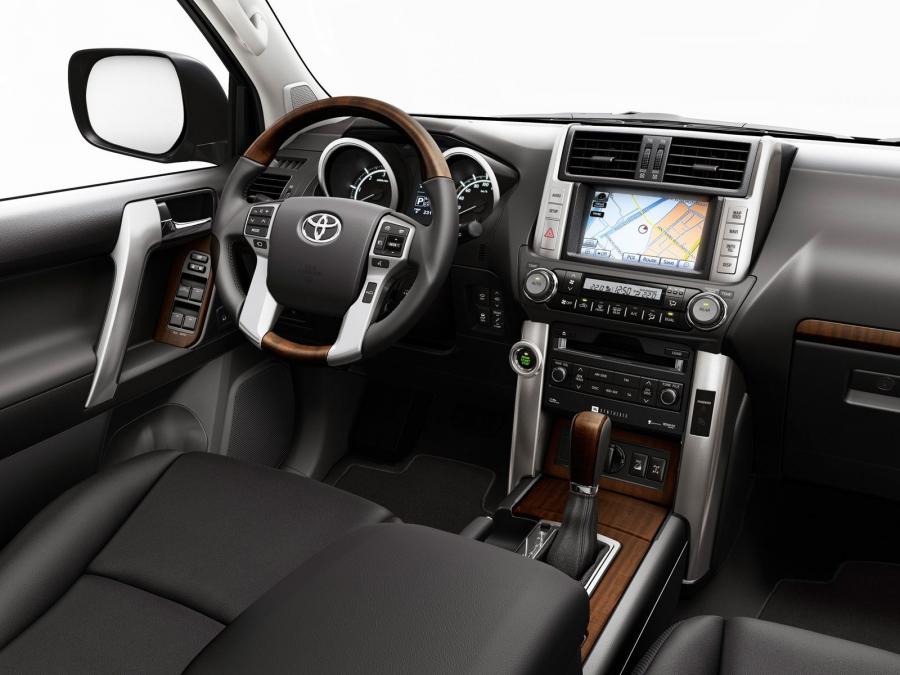  Toyota Land Cruiser Prado 150 60th Anniversary 2011 года  (фото 8 из 15)